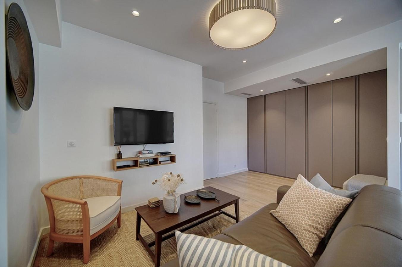 Magnifique 3 Pieces Renove Cannes Centre 'Banane' Avec Veranda ! A2B88 Ngoại thất bức ảnh